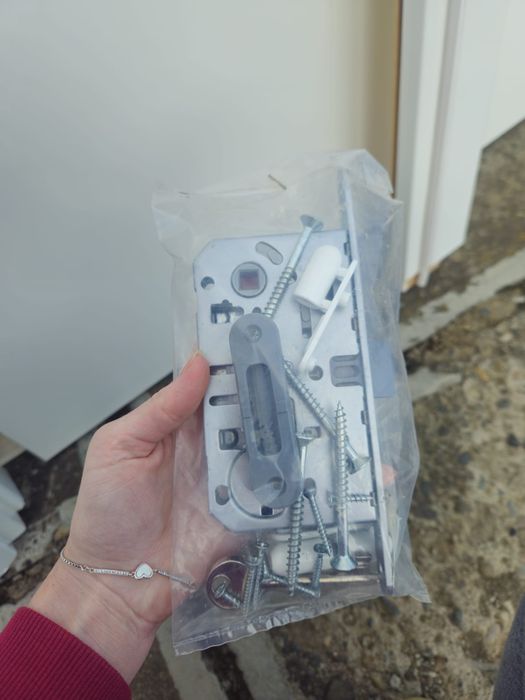 Uși Gidea noi- cu accesorii
