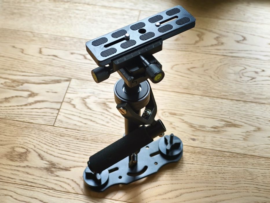 Ръчен гимбъл/стедикам за стабилизация при снимане