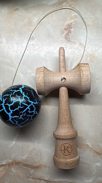 KROM Kendama + Knight Kendama Pill Rasta + TAKO Pill Crackle