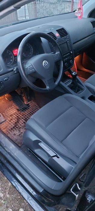 Vând golf 5 1.6 fsi benzină