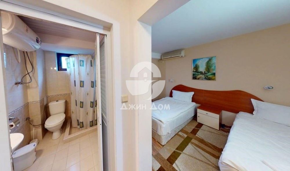 Продава се Хотел в с. Кошарица, Област Бургас - 662 кв.м за 577 €/кв.м - Снимка #4