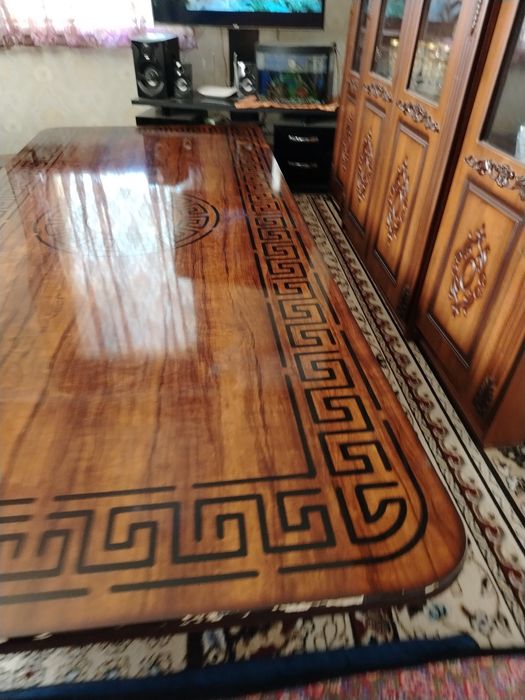 Хонтахта стол сотилади