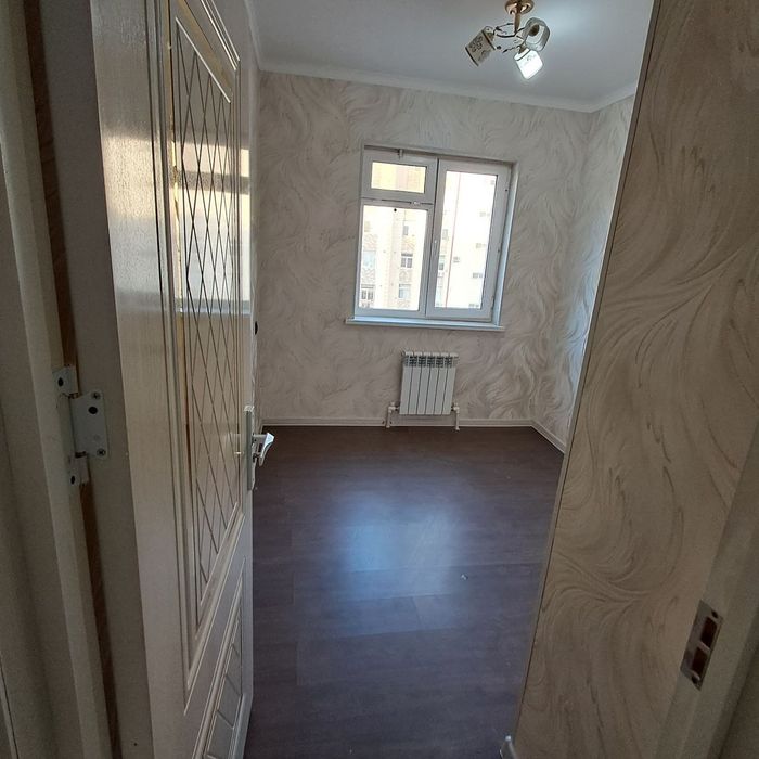 7 mkr da 4 xonalilk kvartira sotiladi 7 etajlik domni 5 etajida