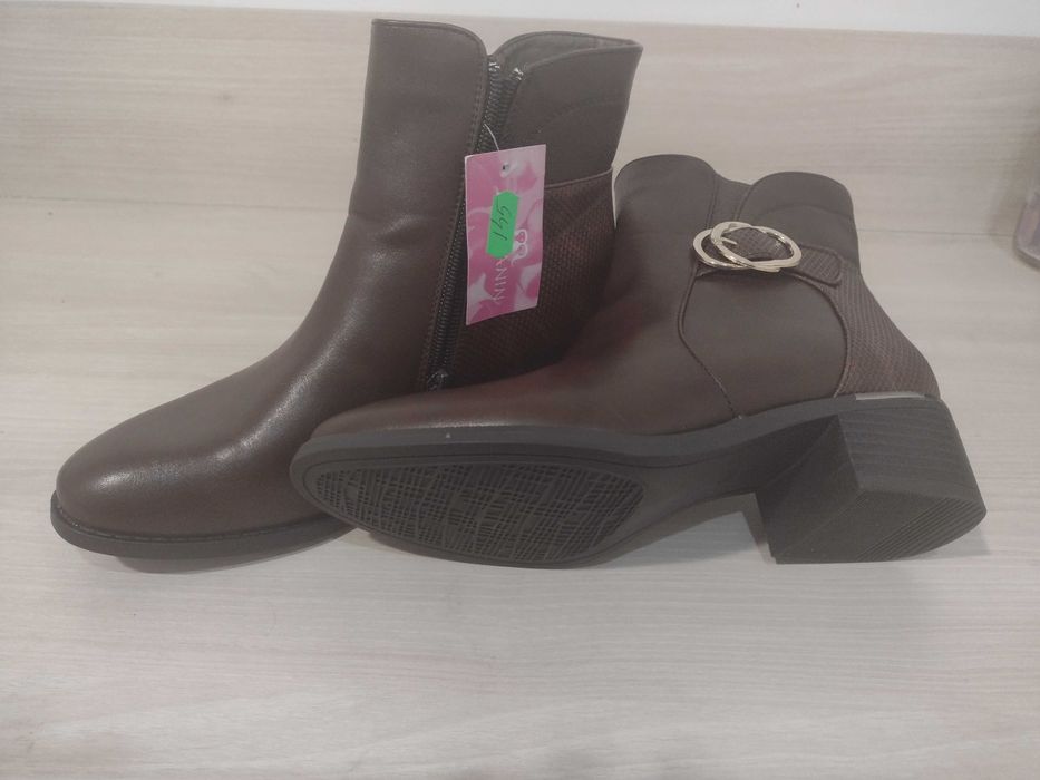 Vând botine noi imblanite