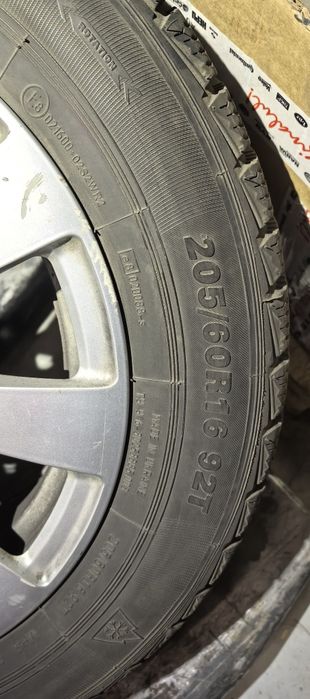 Jenti cu cauciucuri de iarna rulate o iarna