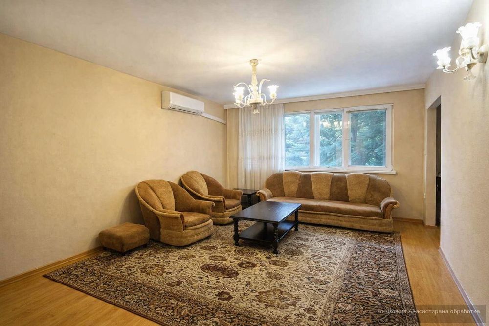 Тристаен апартамент под наем в Център