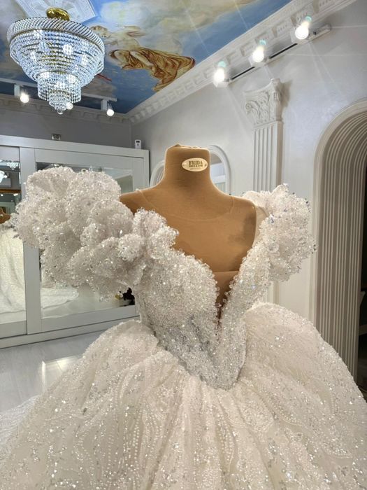 Rochie de mireasa realizată pe comandă în atelierul -FridaXhoiXhei-