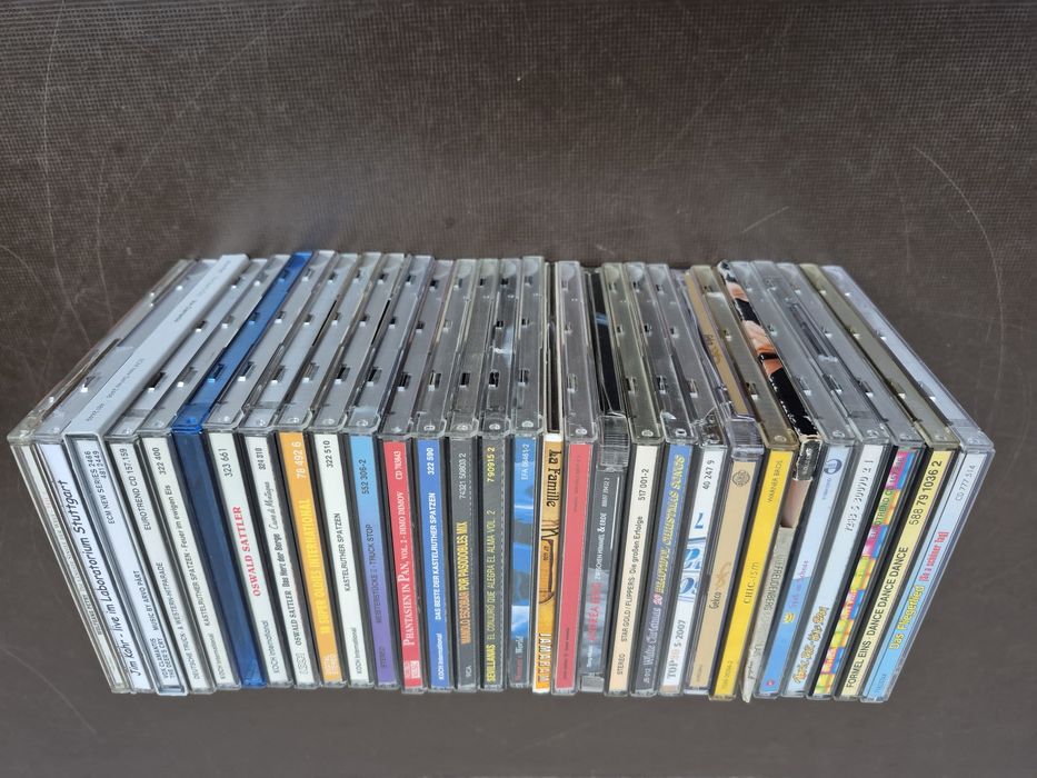 Vând Lot 30 CD cu muzica usoara mixta straina la chitara artisti internationalii

- Tot lotul de 50 CD cu muzică usoara mixta straina 250 lei (aproxim