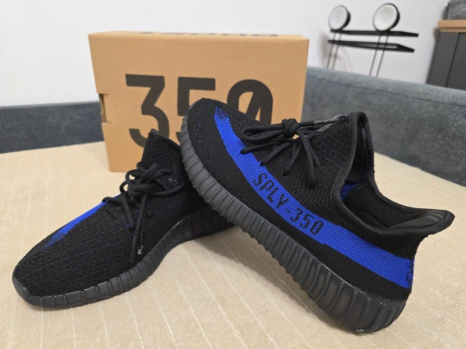 Adidas yezzi nr  42 43 44 45 46  preț 350 lei