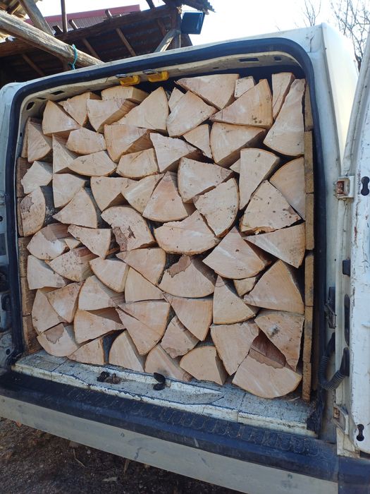 Vând lemne de foc  uscate sau verzi