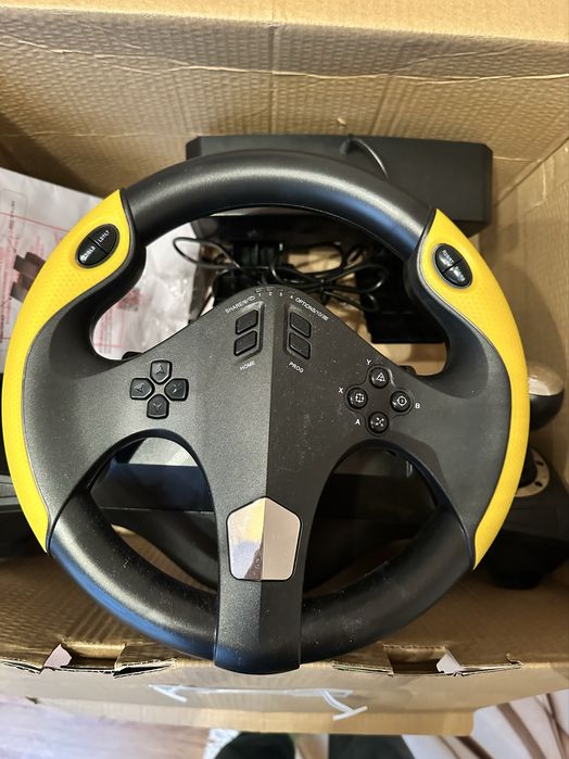 PS4 Editie Speciala 500GB + volan, controllere si casti