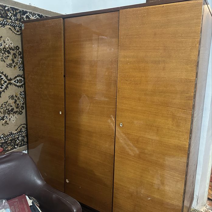 шкаф деревянный большой