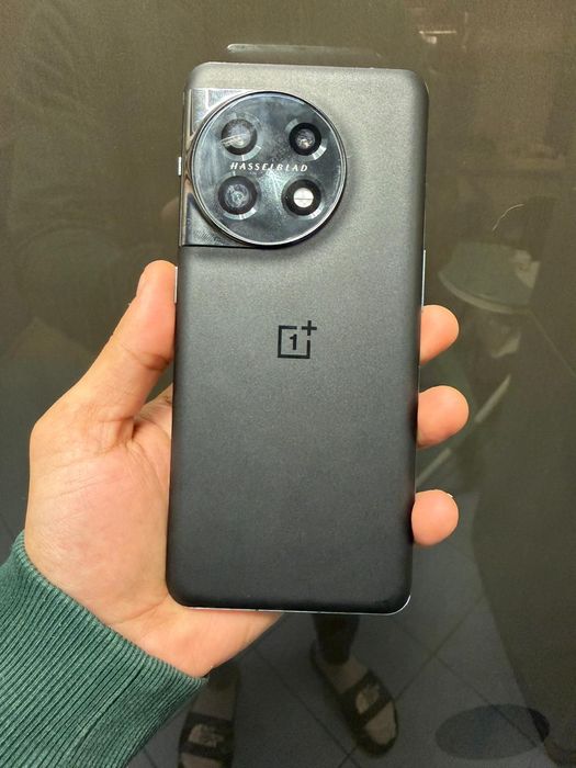 Vând sau schimb oneplus 11