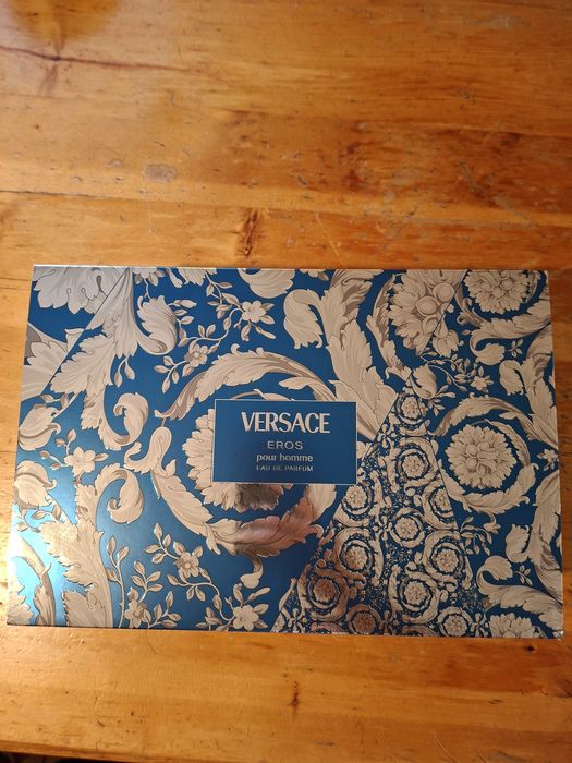 Подаръчен комплект за мъже Versace eros EDP