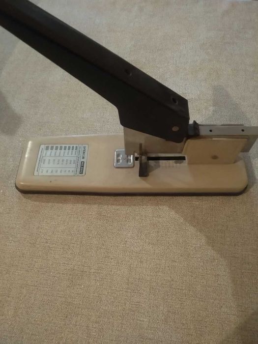 Мощный степлер для книг. дипломных работ, блокнотов, книг и другое