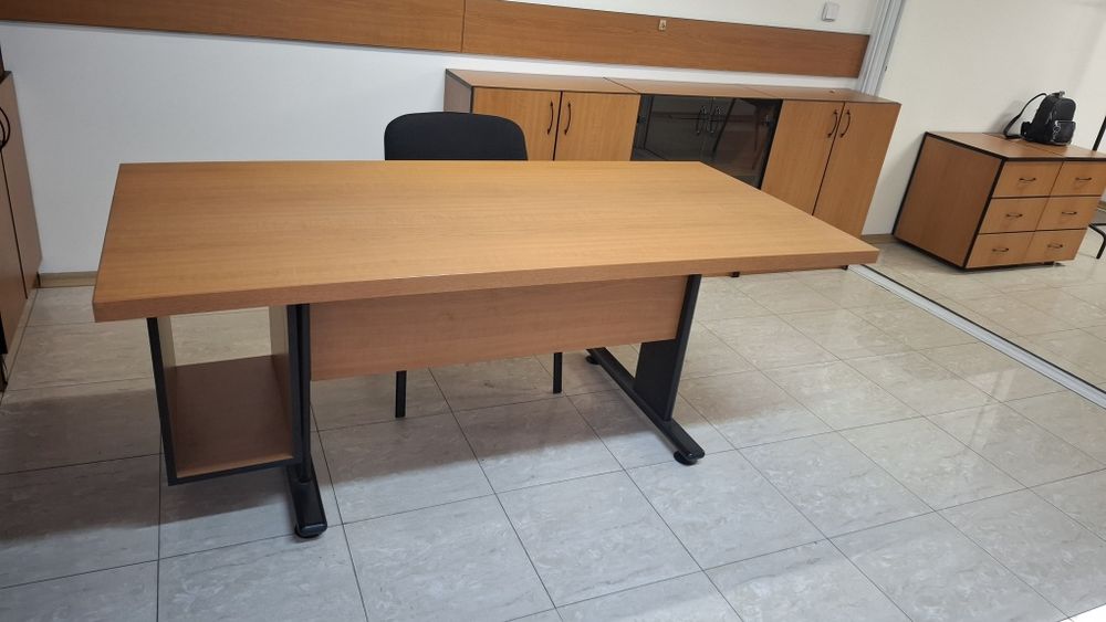 Бюро с контейнер за компютър МДФ