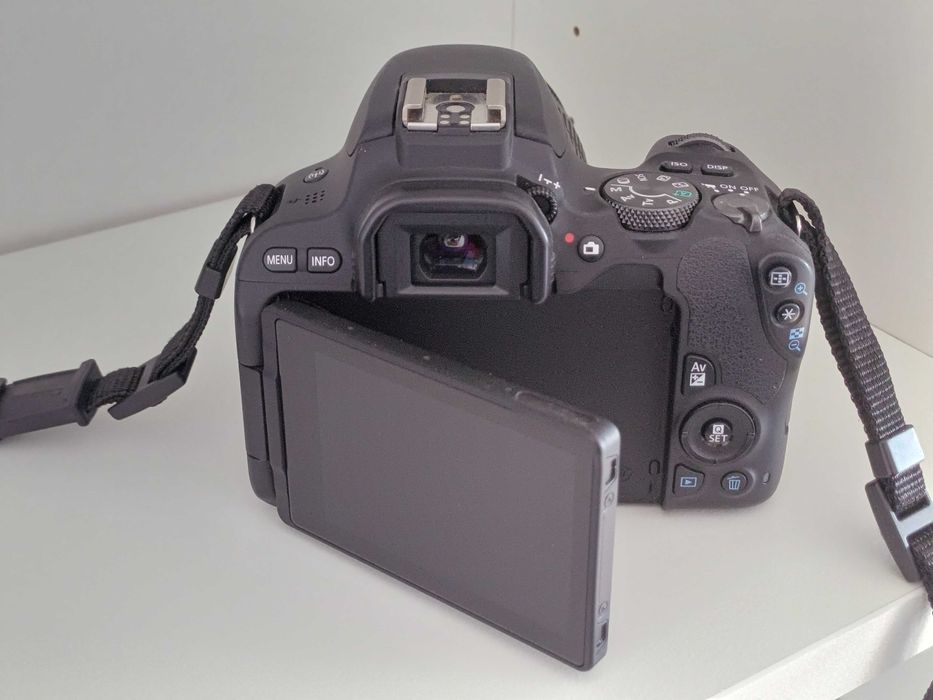 Aparat foto DSRL Canon EOS 200D WiFi