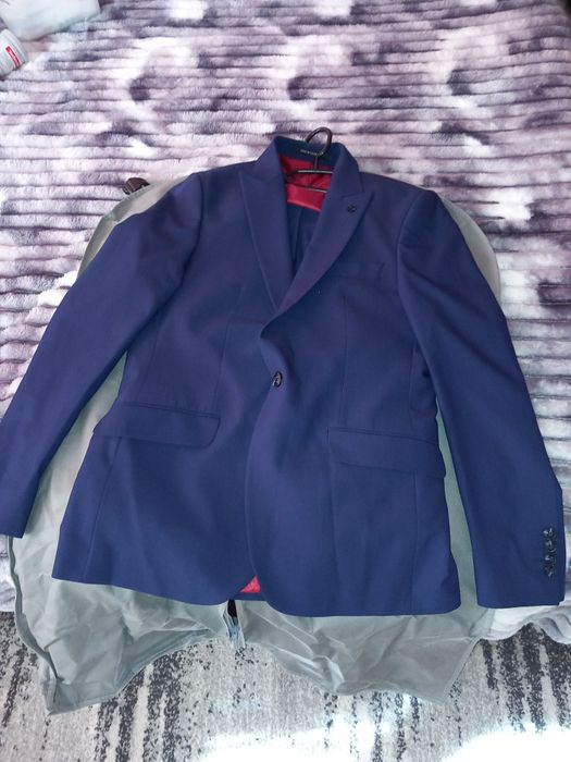 Costum ginerica nou nout nepurtat