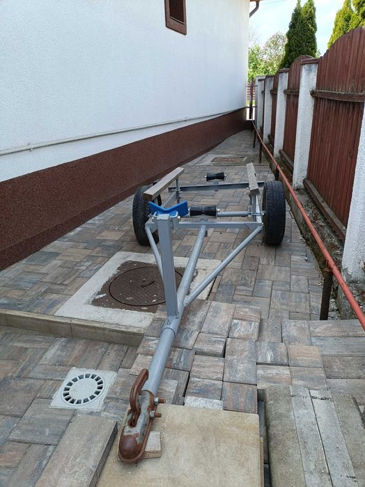 Vând periodic barca