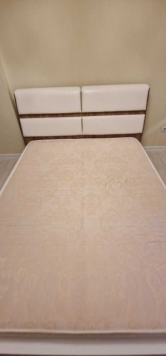 Продам спальный гарнитур