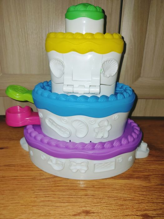 Срочно Hasbro набор "Праздничный торт Play-Doh" 5000