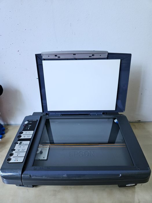 Vând imprimanta Epson Stylus DX7400