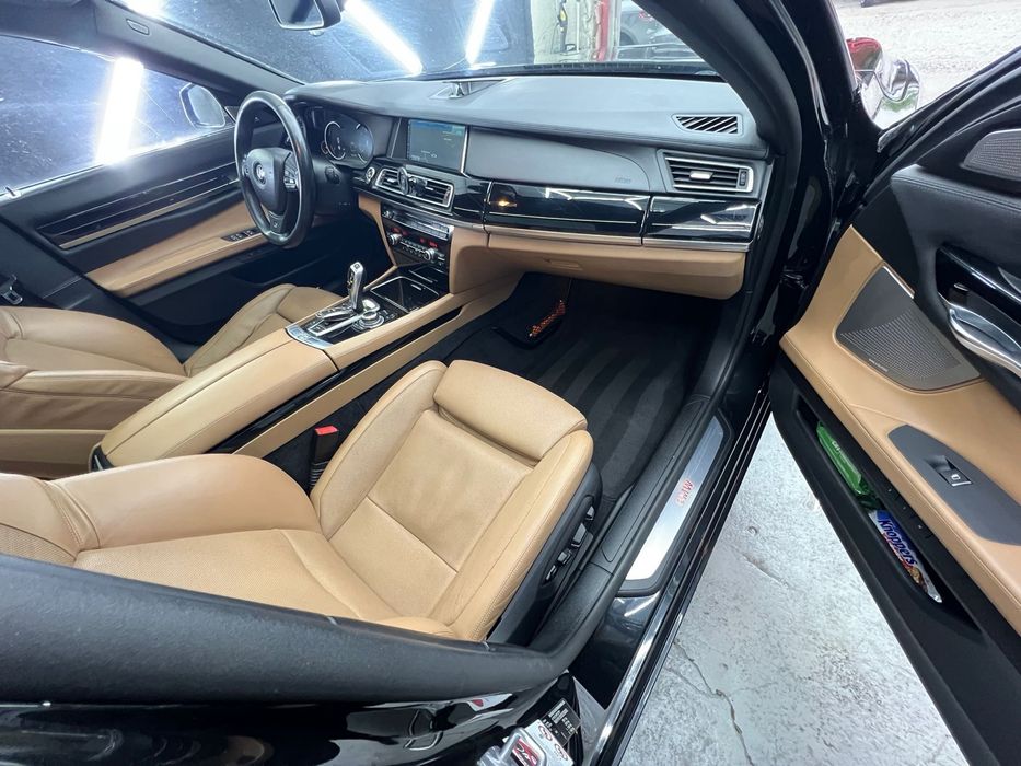 Bmw seria 7      750 L F02