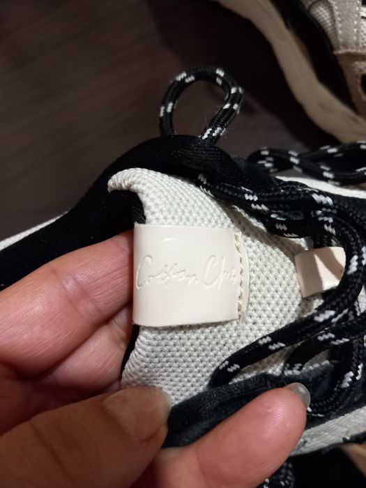 Продавам дамски маратонки.