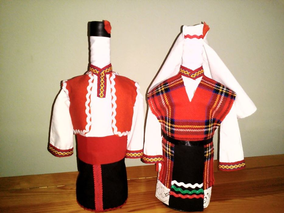 Бутилки с народни носии