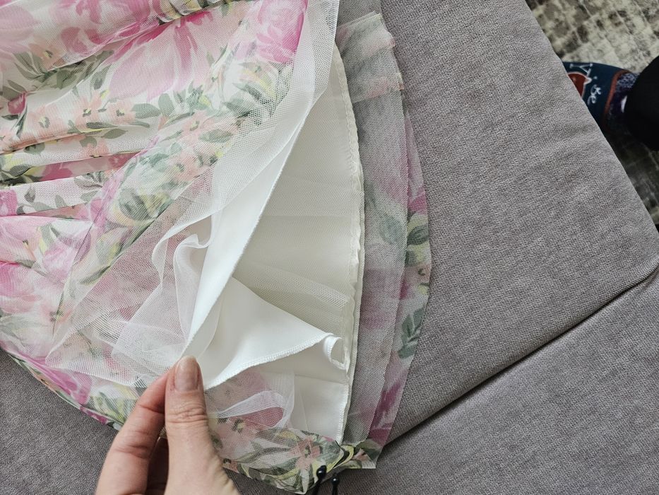 Две разкошни рокли за принцеси