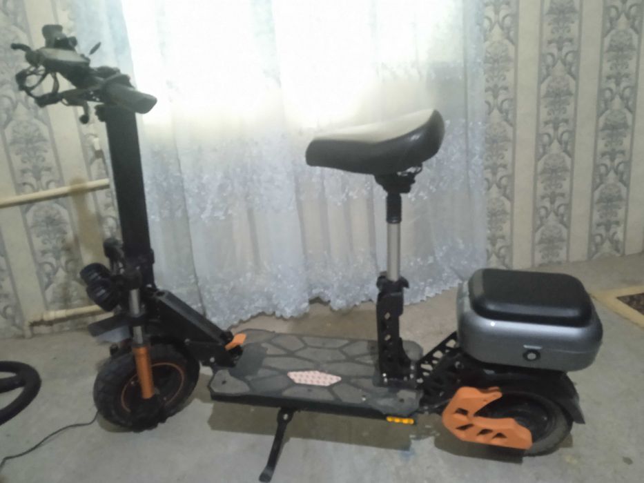 Электросамокат продаю срочно за 1200$ торг уместен.