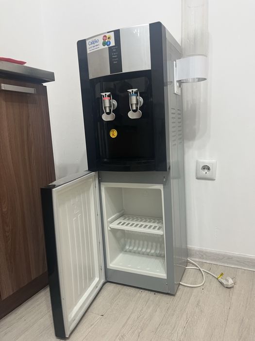 Диспенсер для воды + стаканодержатель