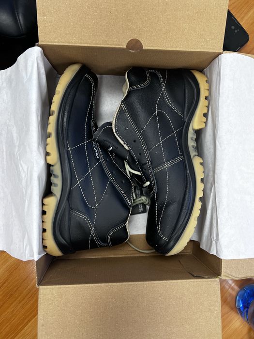 Aboutblu - Работни боти с метално бомбе