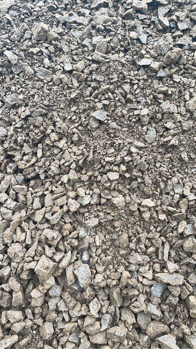 Livrez la comanda nisip, balast, sort, piatra concasata, refuz de ciur