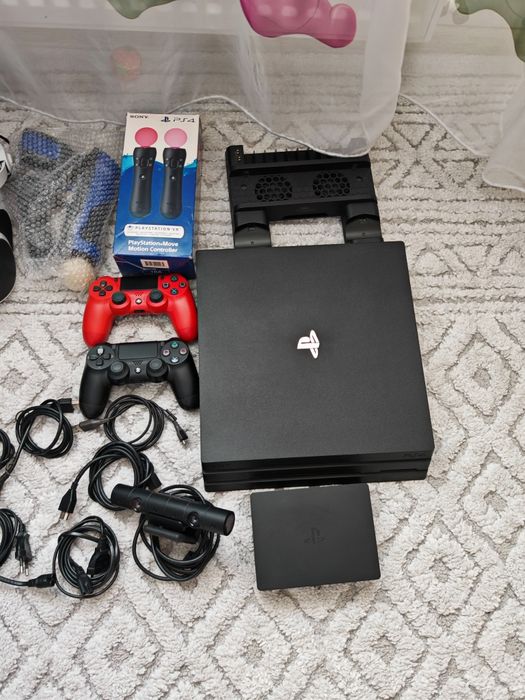 Ps4 pro cu sistem VR și 2 controler move