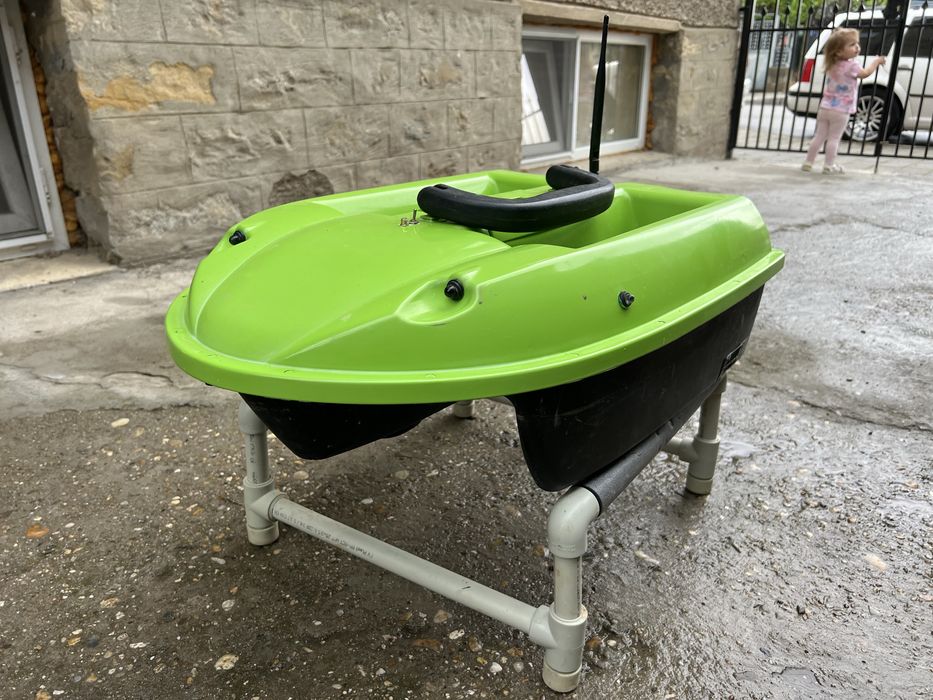 Лодка за захранка