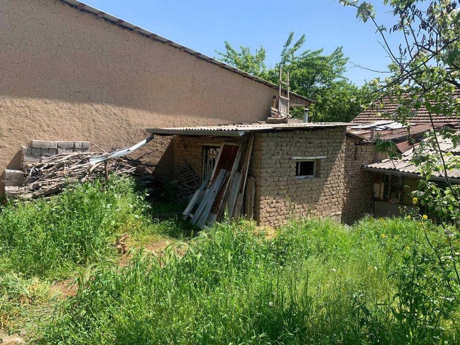 Хозяин продает дом с участком. Площадь участка 2.8 соток. 80 000 у.е