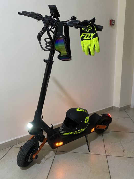 Продам электросамокат Joyor S7-S