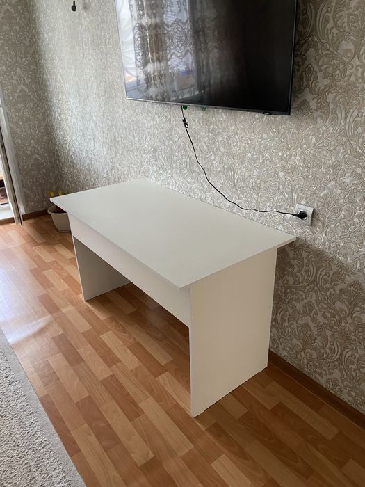 Писменный стол белый