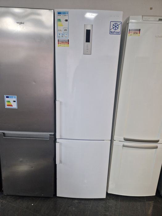 Хладилнек с фризер Sharp A++ No Frost