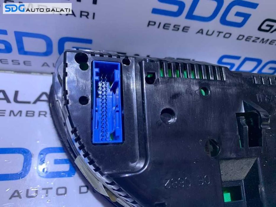 Ceas Ceasuri Bord cu Maxidot Audi A4 B6 2001 - 2005 Cod 8E0920950J 8E0920950JX 0263626037