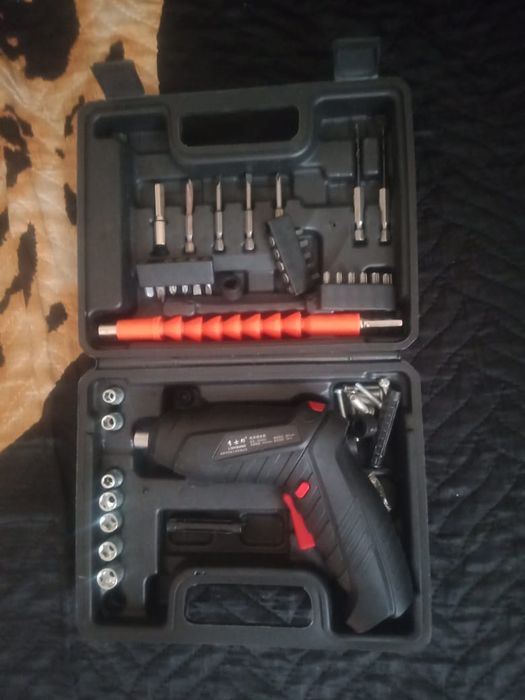 Продам отверки заряжается
