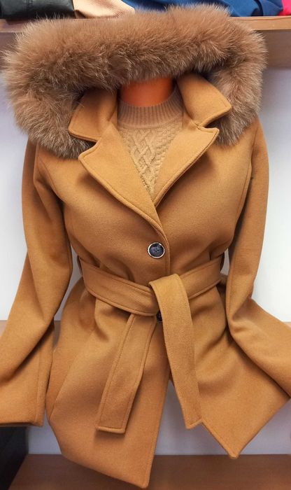 Дамско палто с качулка с пух