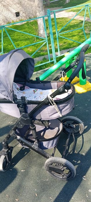 Коляска состаяния хорошей