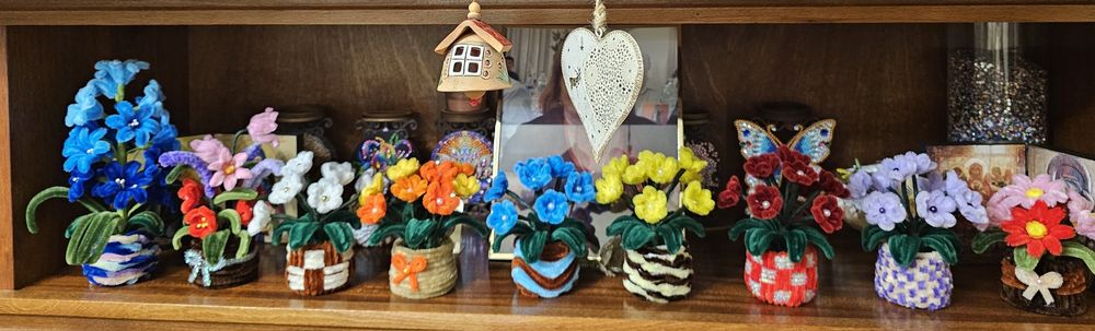 Aranjamente florale din sarma plusata