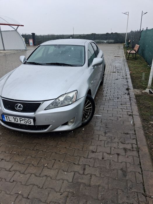 Vand sau schimb Lexus IS 220D