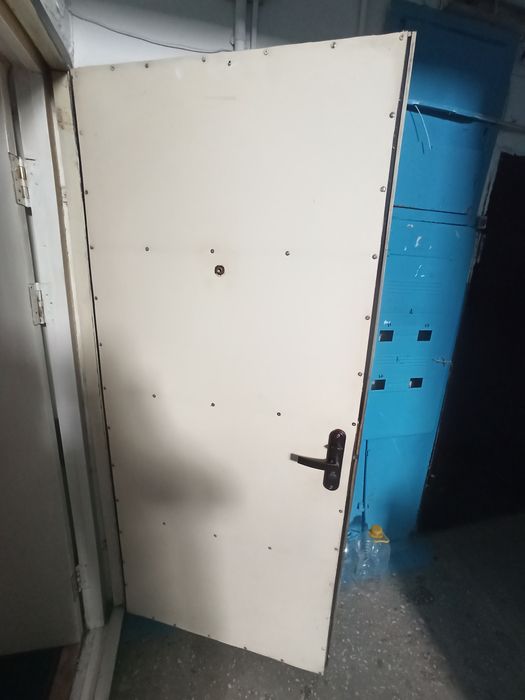 Продам входную дверь б/у