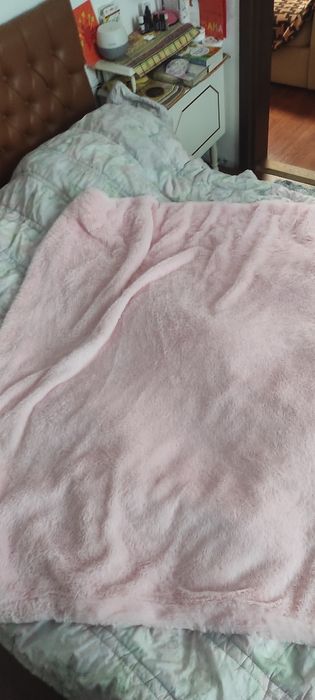 Меко одеяло с пайети (135/120 см)