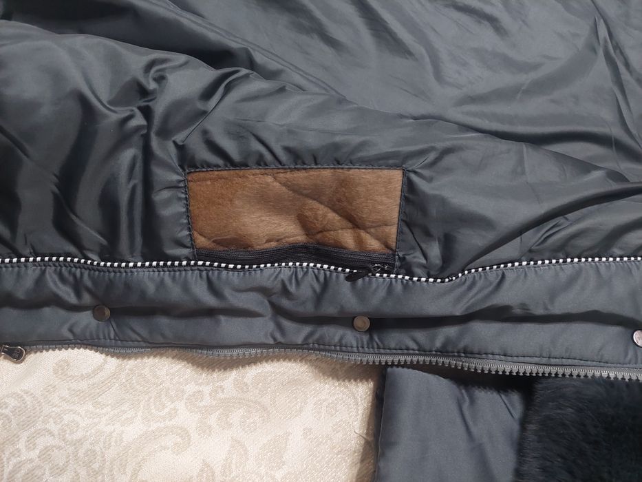 Продаю зимний пуховик