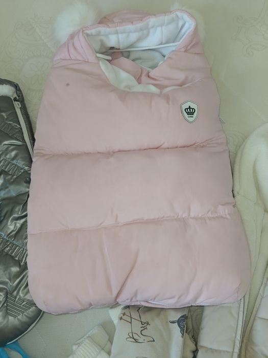 Вещи для ребенка и конверты